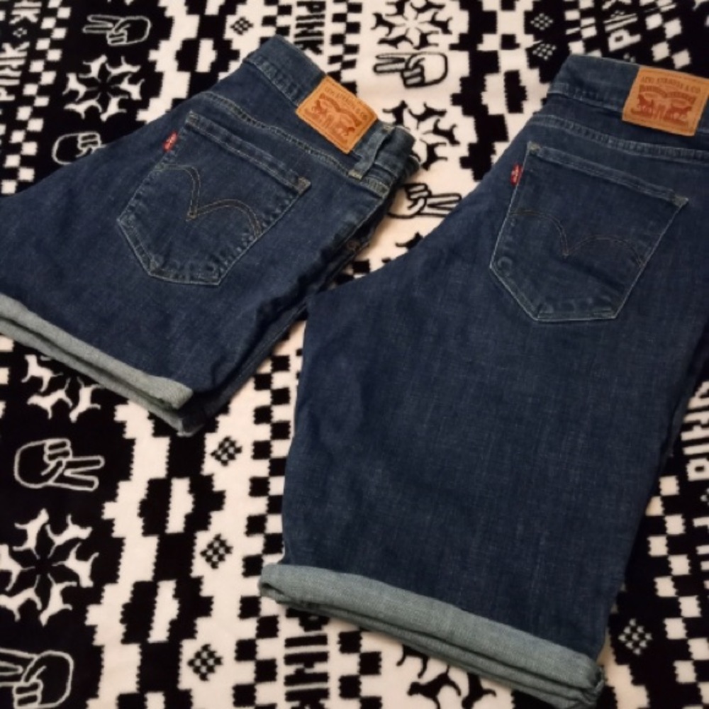 Levis Bermuda Shorts And Mid Length Shorts Size 30.